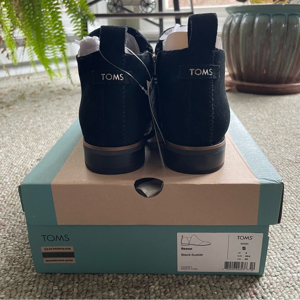 Toms Black Women’s Reese Booties - Picture 2 of 7
